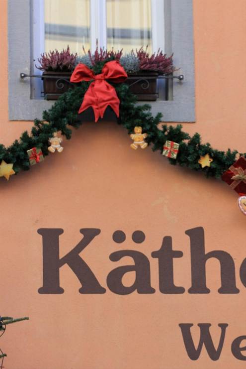 花, ピンク, テーブル, 装飾 が含まれている画像
AI 生成コンテンツは誤りを含む可能性があります。