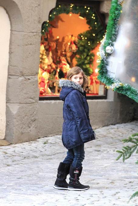 建物, 屋外, 男, 持つ が含まれている画像
AI 生成コンテンツは誤りを含む可能性があります。