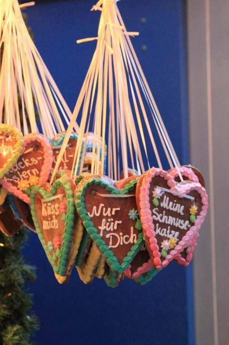 座る, 食品, テーブル が含まれている画像
AI 生成コンテンツは誤りを含む可能性があります。