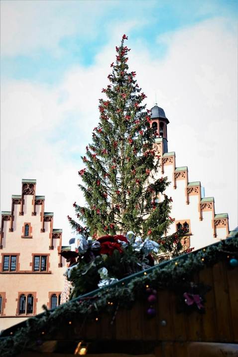 城のような建物
AI 生成コンテンツは誤りを含む可能性があります。