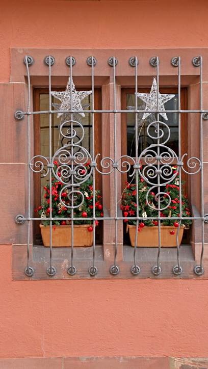 建物, ドア が含まれている画像
AI 生成コンテンツは誤りを含む可能性があります。