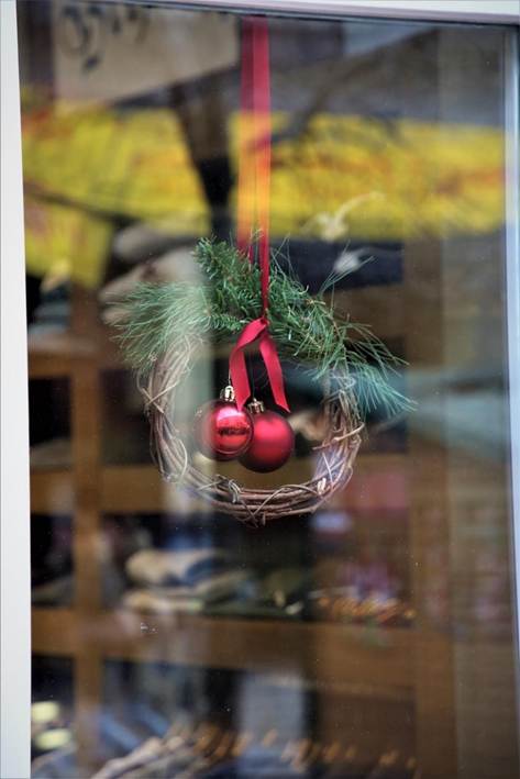 棚, 店, 食品, 座る が含まれている画像
AI 生成コンテンツは誤りを含む可能性があります。