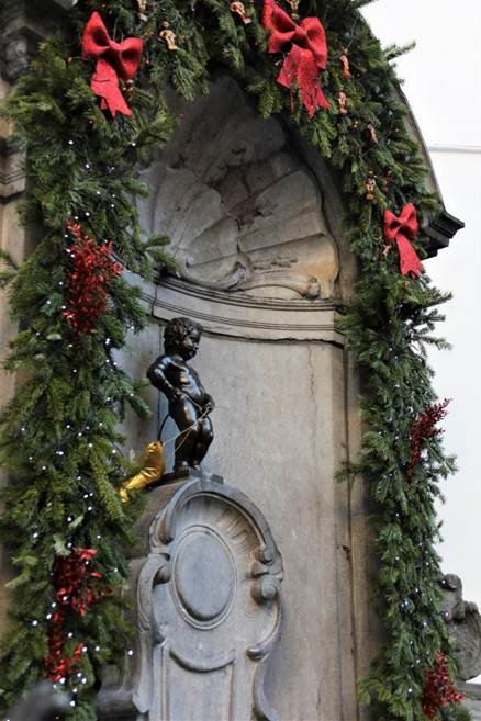 屋外, 建物, 時計, 木 が含まれている画像
AI 生成コンテンツは誤りを含む可能性があります。