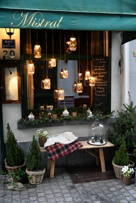 屋内, 建物, 座る, テーブル が含まれている画像
AI 生成コンテンツは誤りを含む可能性があります。