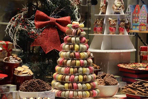 食品, テーブル, 皿, 屋内 が含まれている画像
AI 生成コンテンツは誤りを含む可能性があります。