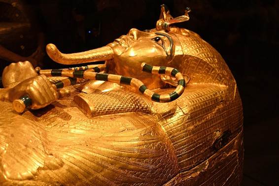 屋内, 座る, テーブル, チョコレート が含まれている画像
AI 生成コンテンツは誤りを含む可能性があります。