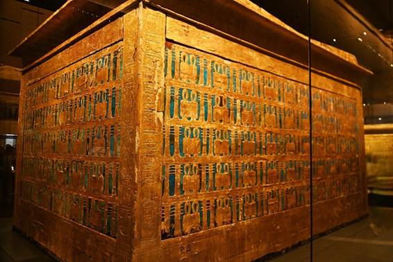 屋内, 建物, 座る, 戸棚 が含まれている画像
AI 生成コンテンツは誤りを含む可能性があります。