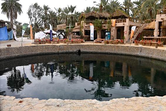 建物の前にある川
AI 生成コンテンツは誤りを含む可能性があります。